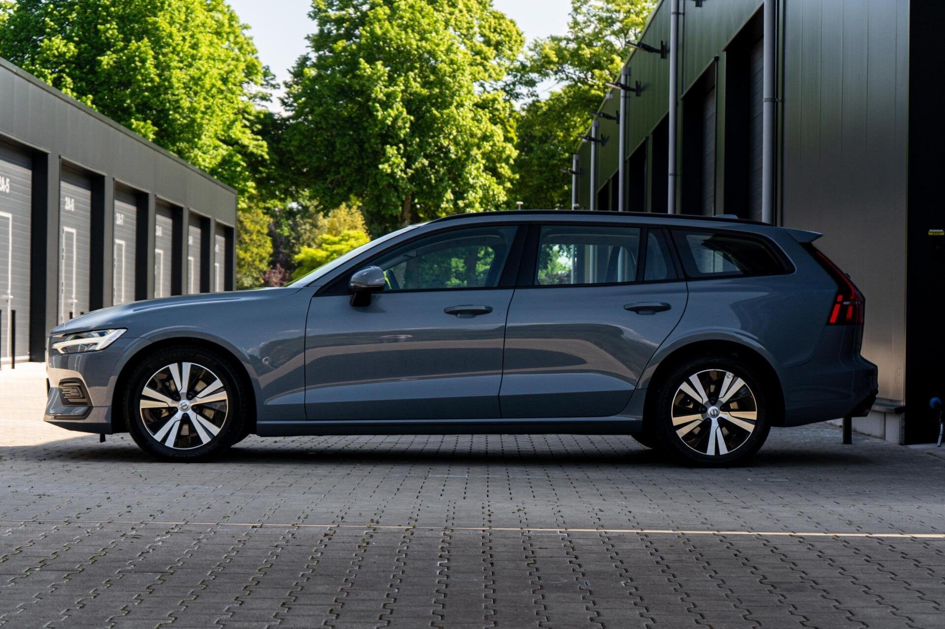 Volvo V60 2.0 B3 Momentum Advantage *Stuurverw* Stoelverw* C, Stof, 4 cilinders, 1969 cc, 1634 kg