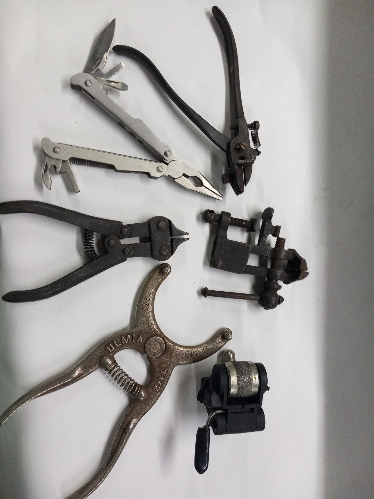 Divers handgereedschap, waaronder multitool en bankschroef, Ophalen of Verzenden, Gebruikt, Multitool, Overige merken
