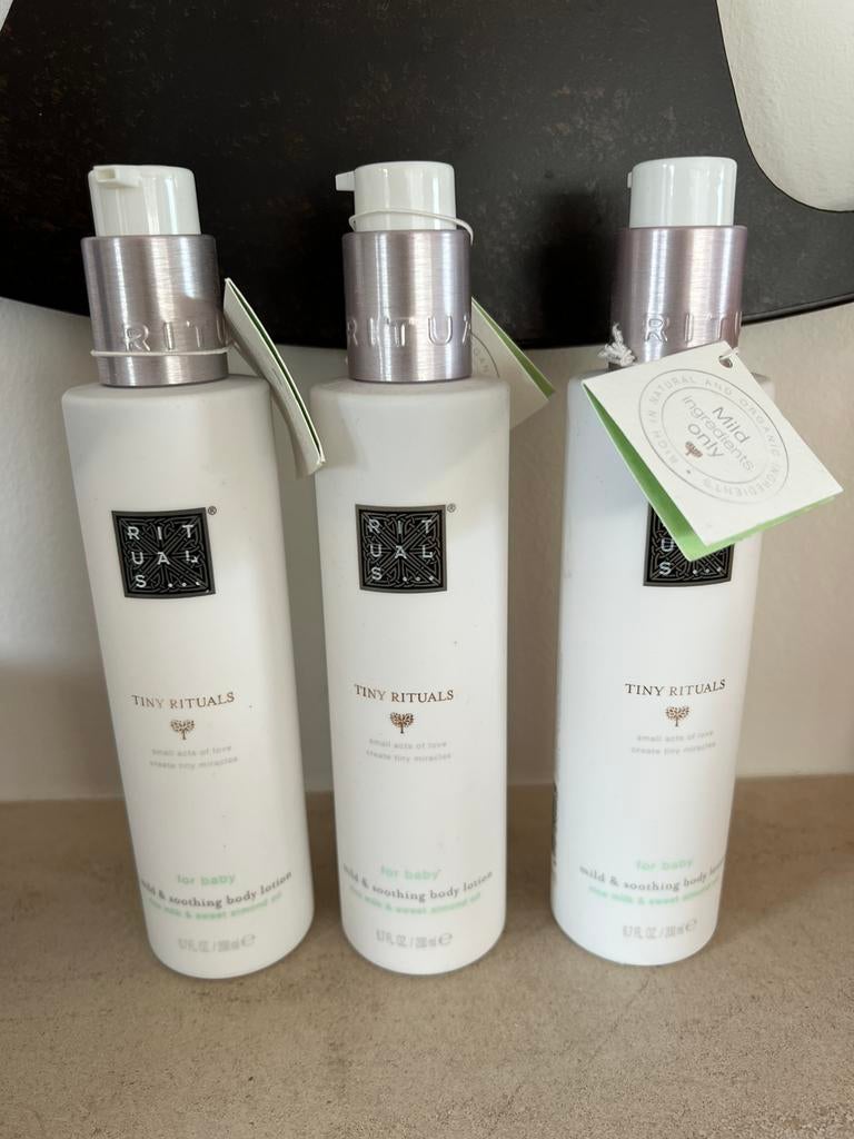 Tiny Rituals Milk & softening body lotion Nieuw!, Ophalen of Verzenden, Nieuw, Bodylotion, Crème of Olie
