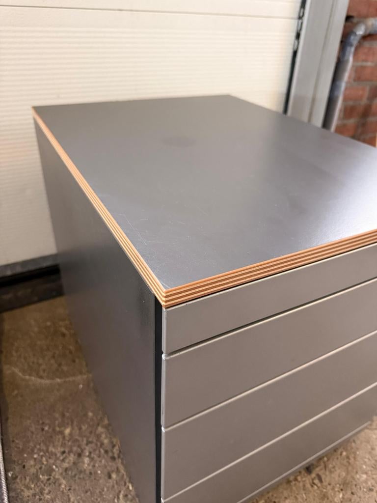 Bureau kastje met 4 laden - Grijs, Huis en Inrichting, Ophalen, Minder dan 50 cm, Gebruikt, Onbekend@voorbeeld.com