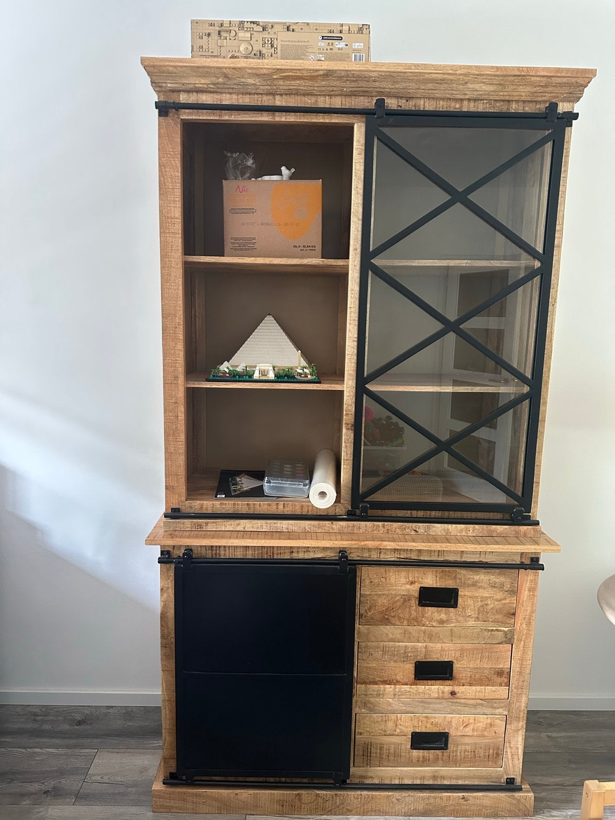 kast met houtworm, Ophalen, Gebruikt, 100 tot 150 cm, Met lade(s)