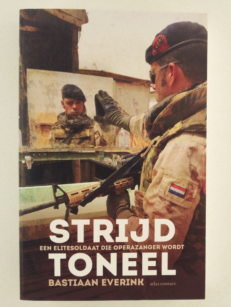 Everink, Bastiaan - Strijdtoneel / een elitesoldaat die oper, Ophalen of Verzenden, Gelezen