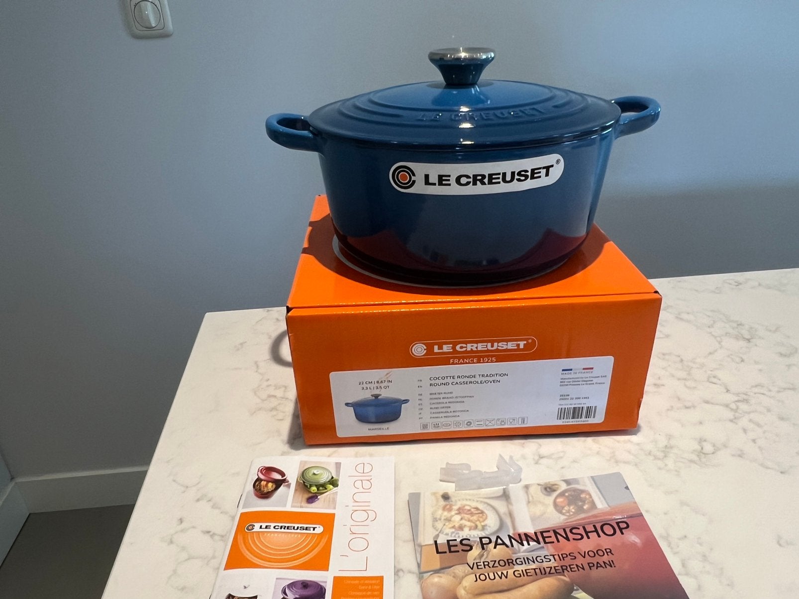 Buitenkansje: schaarse Le Creuset Marseille 22 cm nieuw, Huis en Inrichting, Keuken | Potten en Pannen, Nieuw, Le Creuset, Ophalen of Verzenden