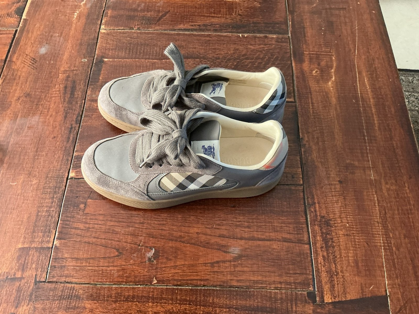 Burberry  sneakers maat 40, Ophalen, Zo goed als nieuw, Schoentjes