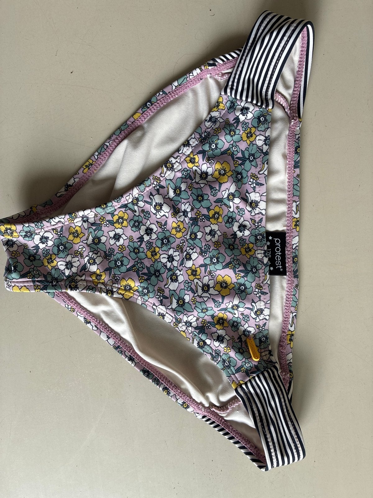Protest bikini 176 met bloemenprint en strepen, Ophalen of Verzenden, Zo goed als nieuw, Meerkleurig, Bikini