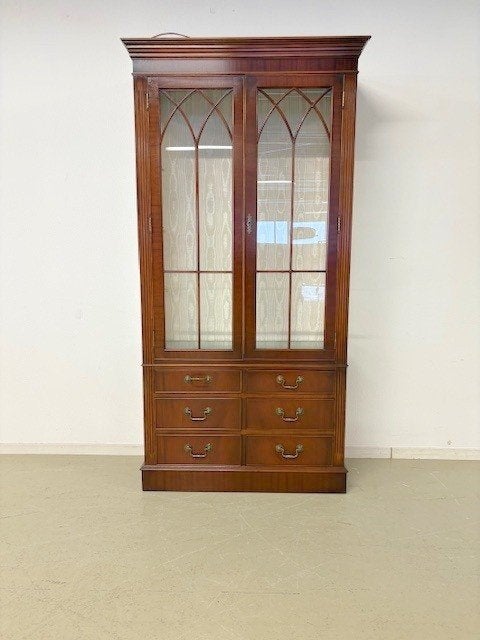 Display Cabinet / Vitrinekast in mahonie, achterwand in stof, Ophalen, Gebruikt