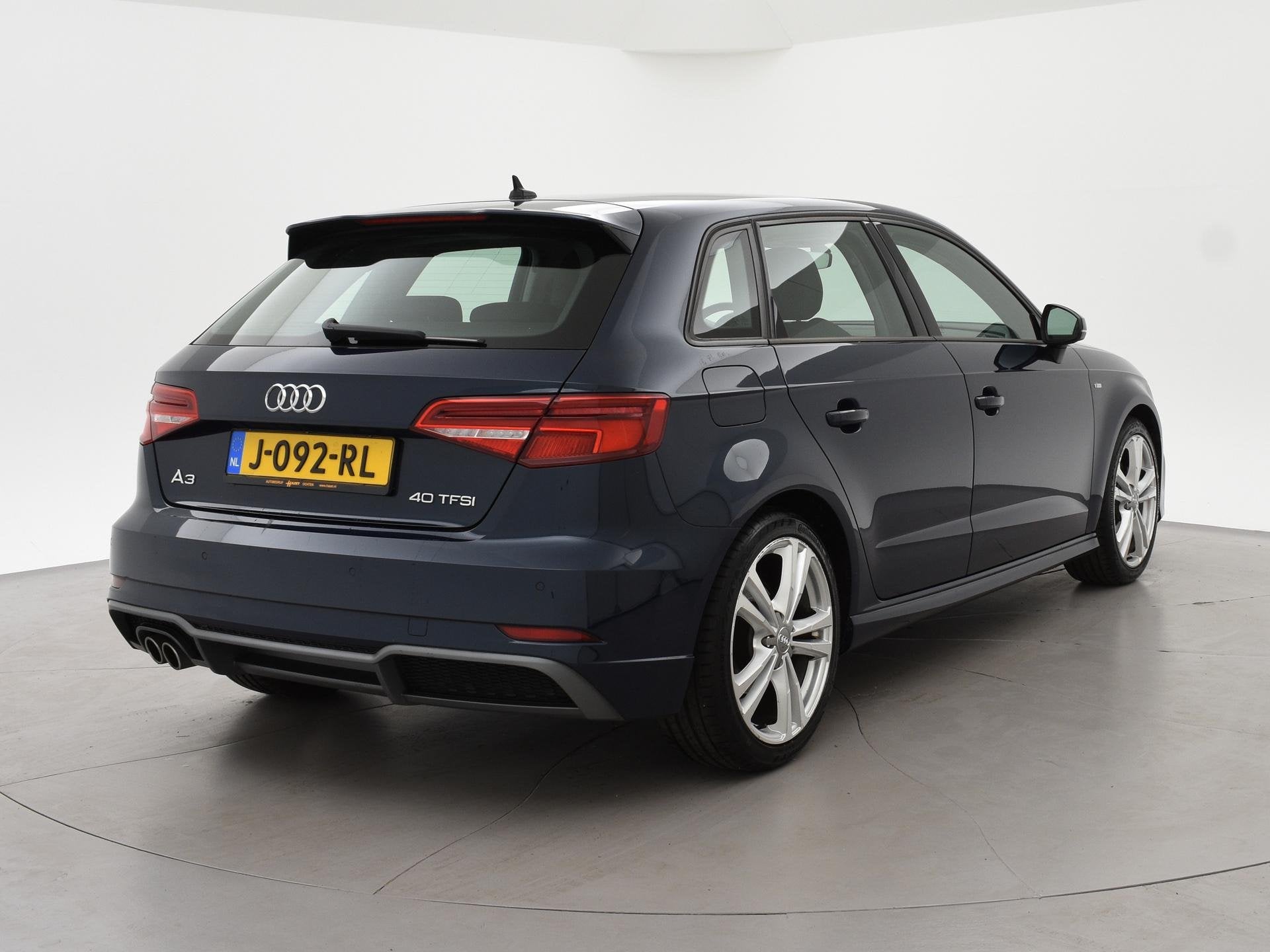 Audi A3 Sportback 40 TFSI 190 PK S-TONIC AUT DESIGN PRO LINE, Stof, Gebruikt, Blauw, Bedrijf