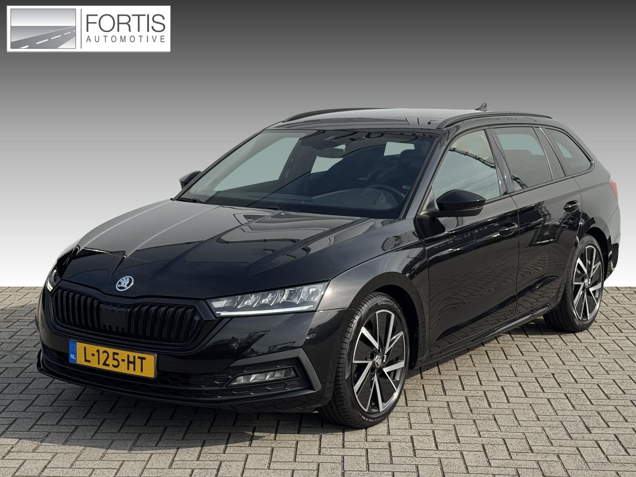 Skoda Octavia Combi 1.0 TSI Sport Business NL-AUTO | STOELVE, Auto's, Stof, Gebruikt, Zwart, Origineel Nederlands