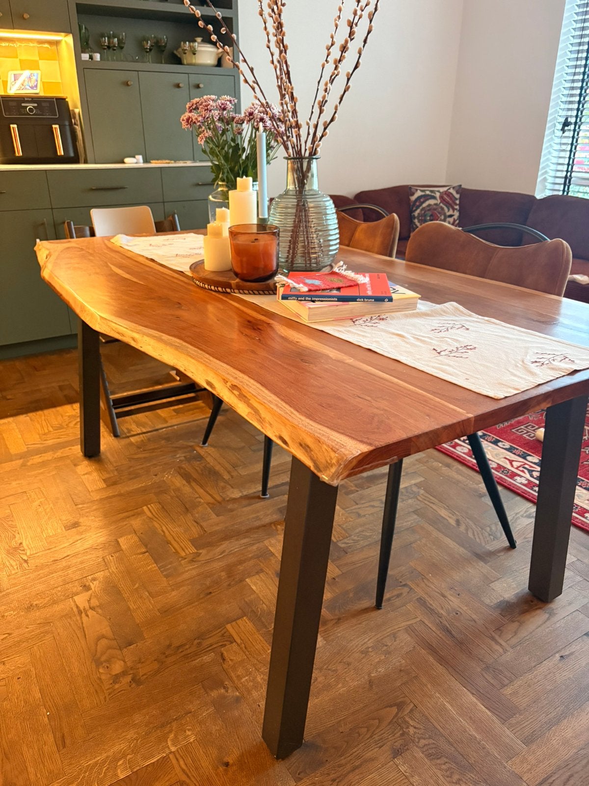Massief houten eettafel met natuurlijke randen, Zo goed als nieuw, Vijf personen of meer, 150 tot 200 cm, Rechthoekig