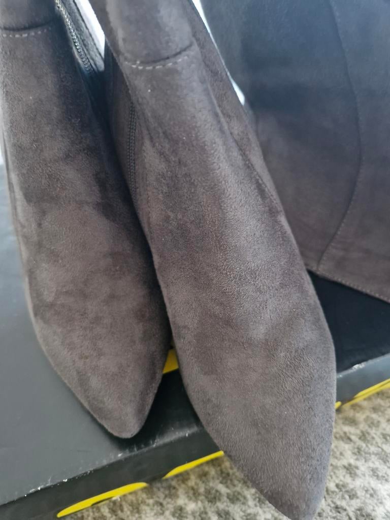 Grijze suède overknee laarzen, maat 38, Kleding | Dames, Schoenen, Ophalen of Verzenden