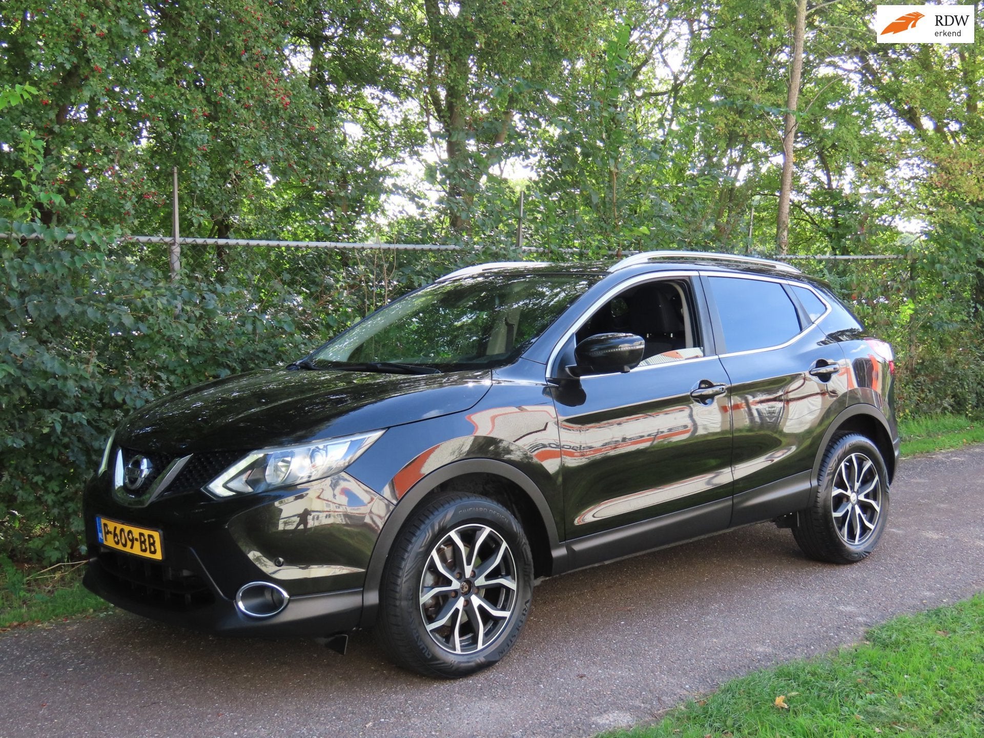 Nissan Qashqai 1.2 N-Vision *Pano *Keyless *360Camera *Navi, Voorwielaandrijving, Dealer onderhouden, Gebruikt, 4 cilinders