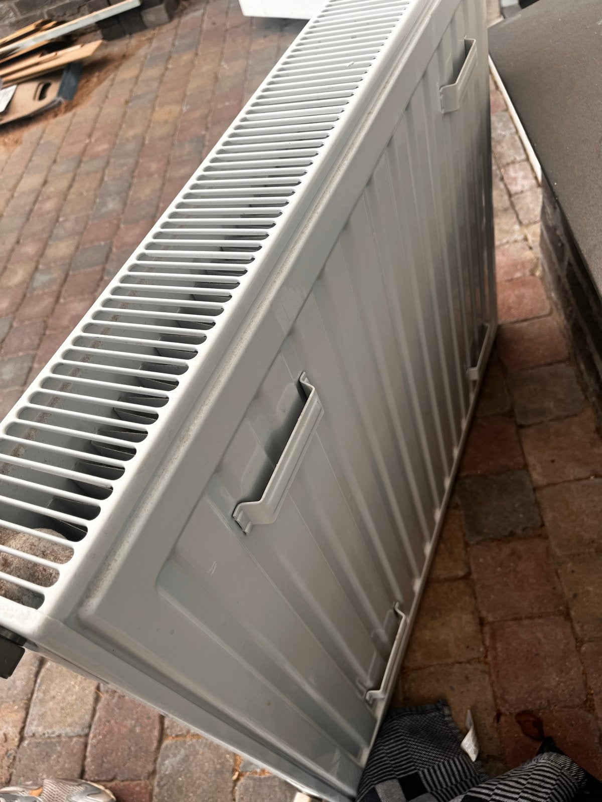 2 radiatoren te koop: 75x10x60 cm en 240x7x30 cm, Doe-het-zelf en Verbouw, Verwarming en Radiatoren, Ophalen, 30 tot 80 cm, Gebruikt