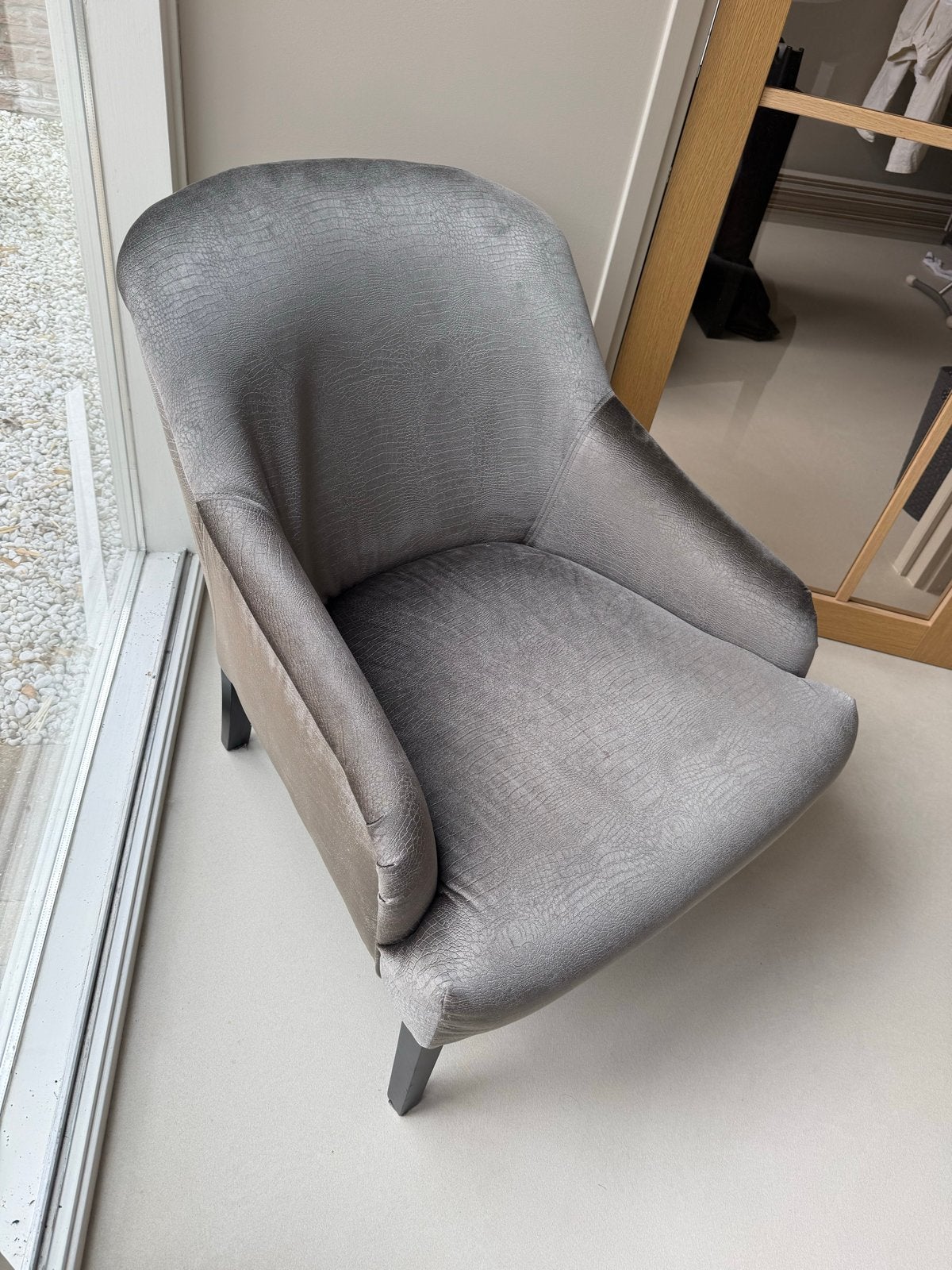 Stijlvolle grijze fauteuil - Zo goed als nieuw, Huis en Inrichting, Stoelen, Ophalen, Zo goed als nieuw, Eén, Stof