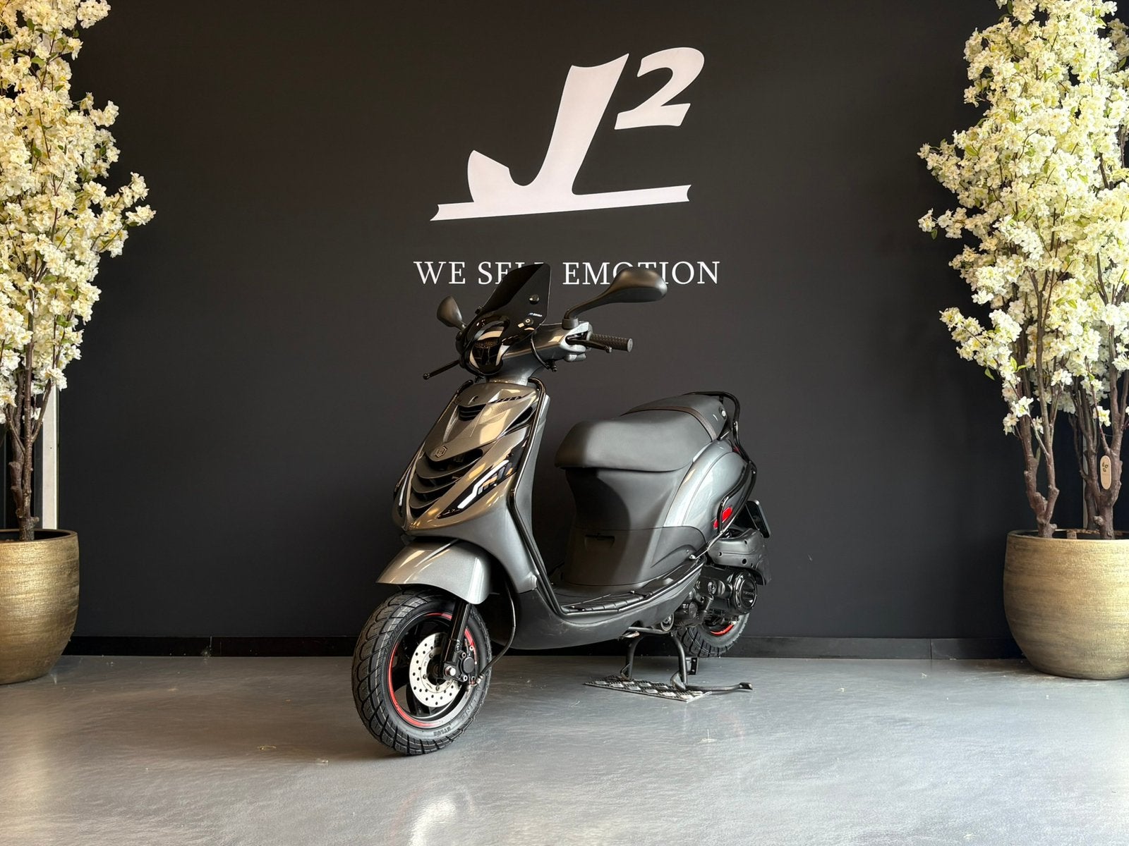 Piaggio Zip | Agaat Grijs | Brom | 2023 | 7312 km | 1 eig, ., Maximaal 45 km/u, Zip, Ophalen of Verzenden