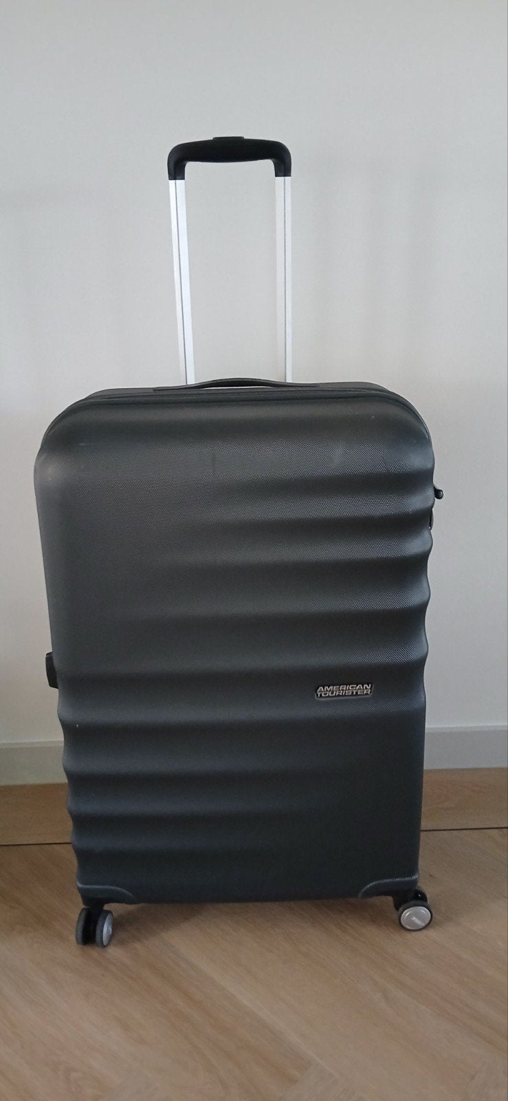 American Tourister Koffer SCHEUR IN BODEM teab of ruilen te, Gebruikt, Hard kunststof, 45 tot 55 cm, 70 cm of meer