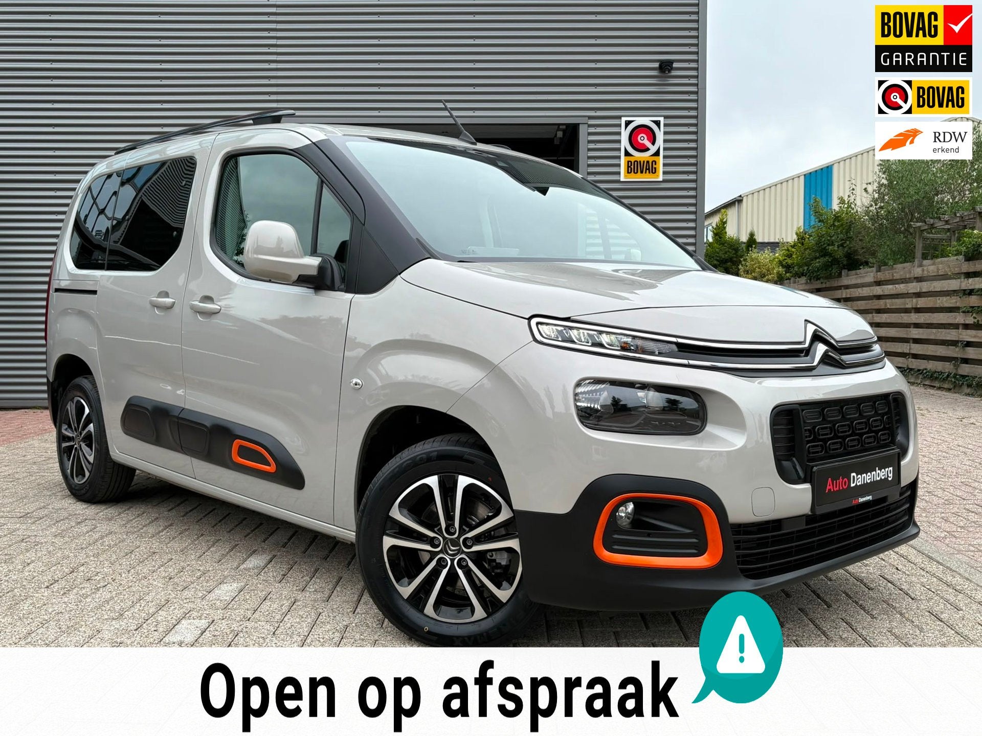 Citroen Berlingo 1.2 PureTech Shine XTR! WEINIG KM ! GARANTI, Auto's, Voorwielaandrijving, Stof, Zwart, Origineel Nederlands