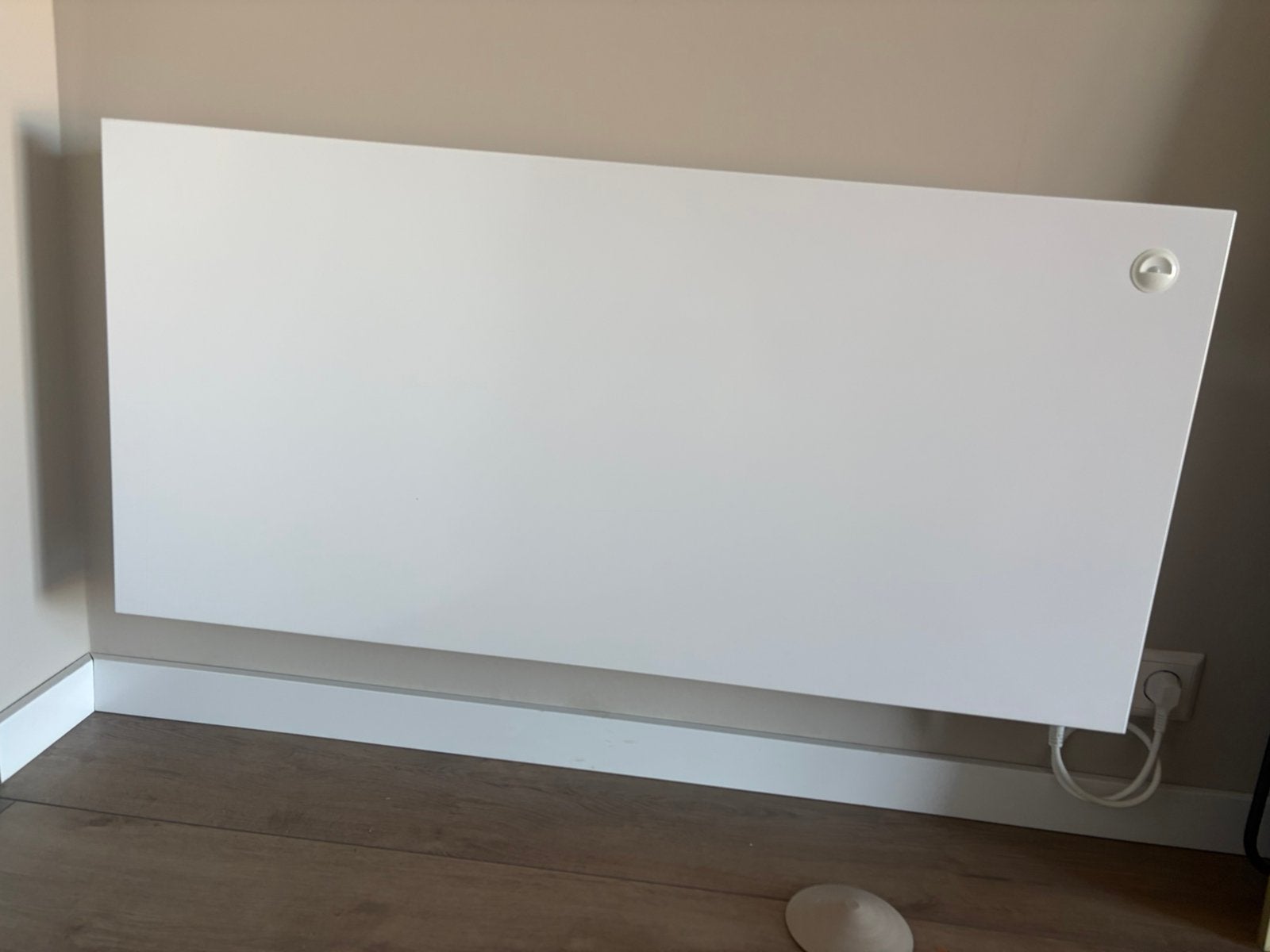 NIEUW! Mondo - elektrische radiator met aanwezigheidssensor, Ophalen, 30 tot 80 cm, 500 tot 800 watt, Radiator