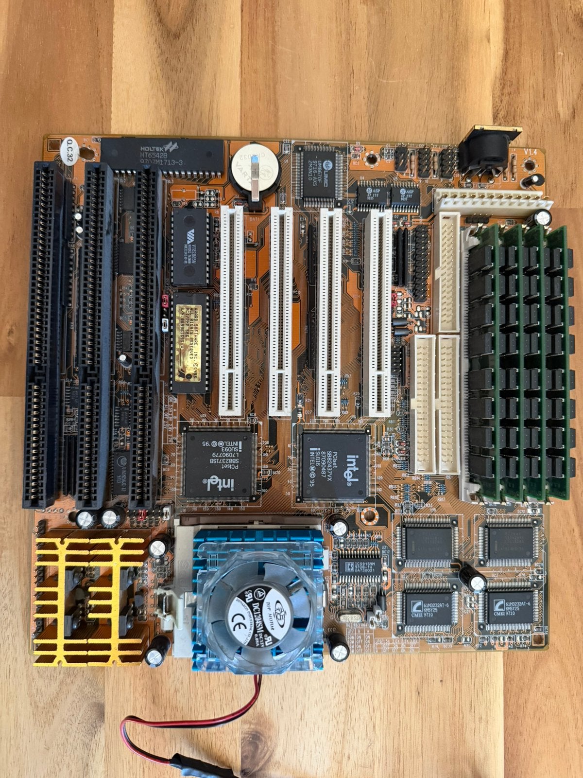 PC Chips A101 V1.4 Socket 7 + Pentium MMX 200 MHz + 32MB RAM, Computers en Software, Ophalen