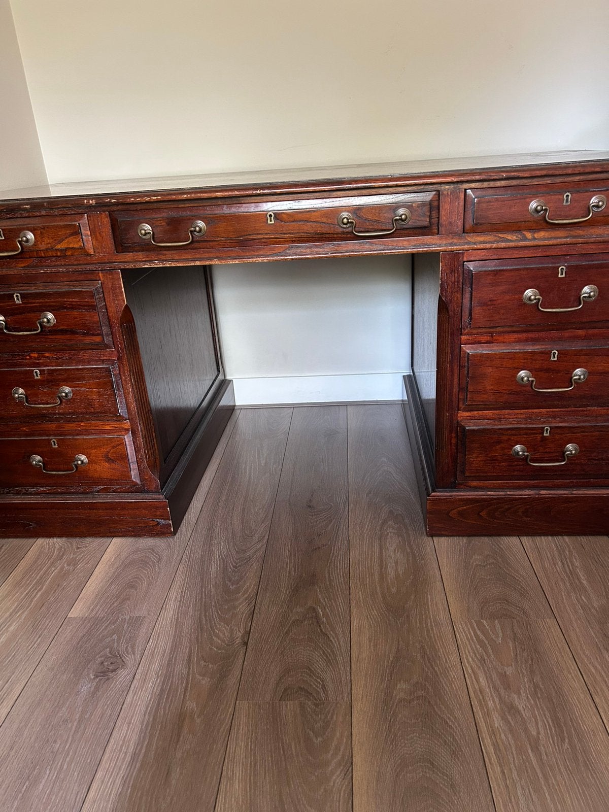 Bureau met bureaustoel, Ophalen