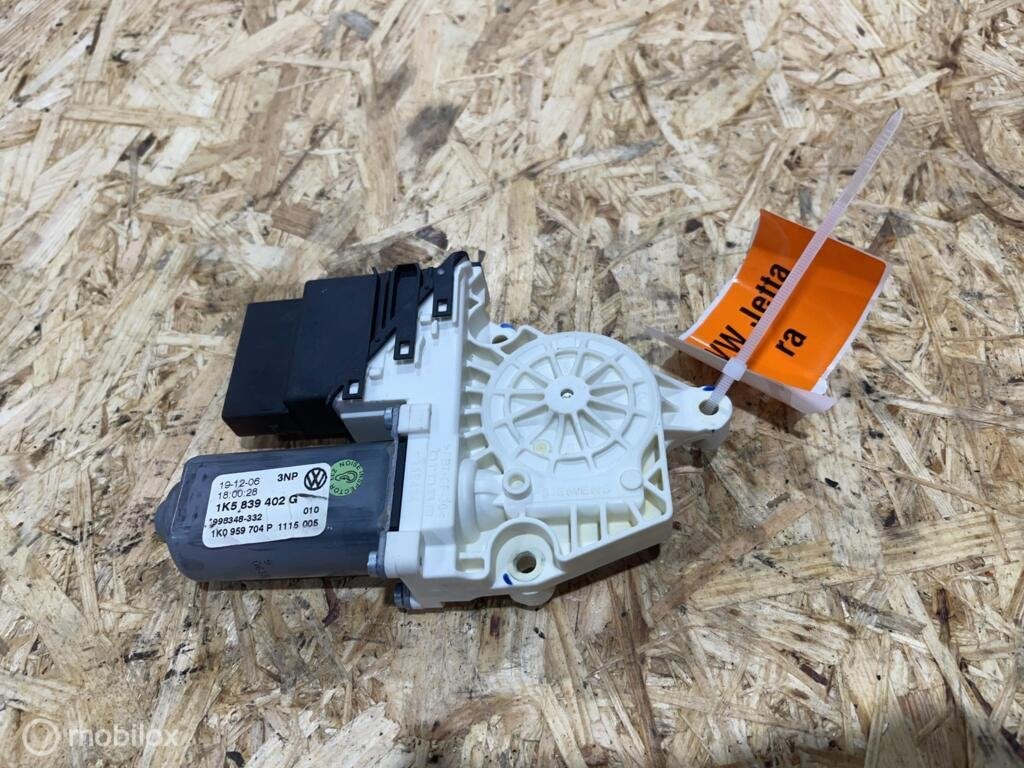 Raammotor rechtsachter Volkswagen Jetta V (5-10) 1K5839402G, Gebruikt, Volkswagen, Ophalen of Verzenden, Volkswagen