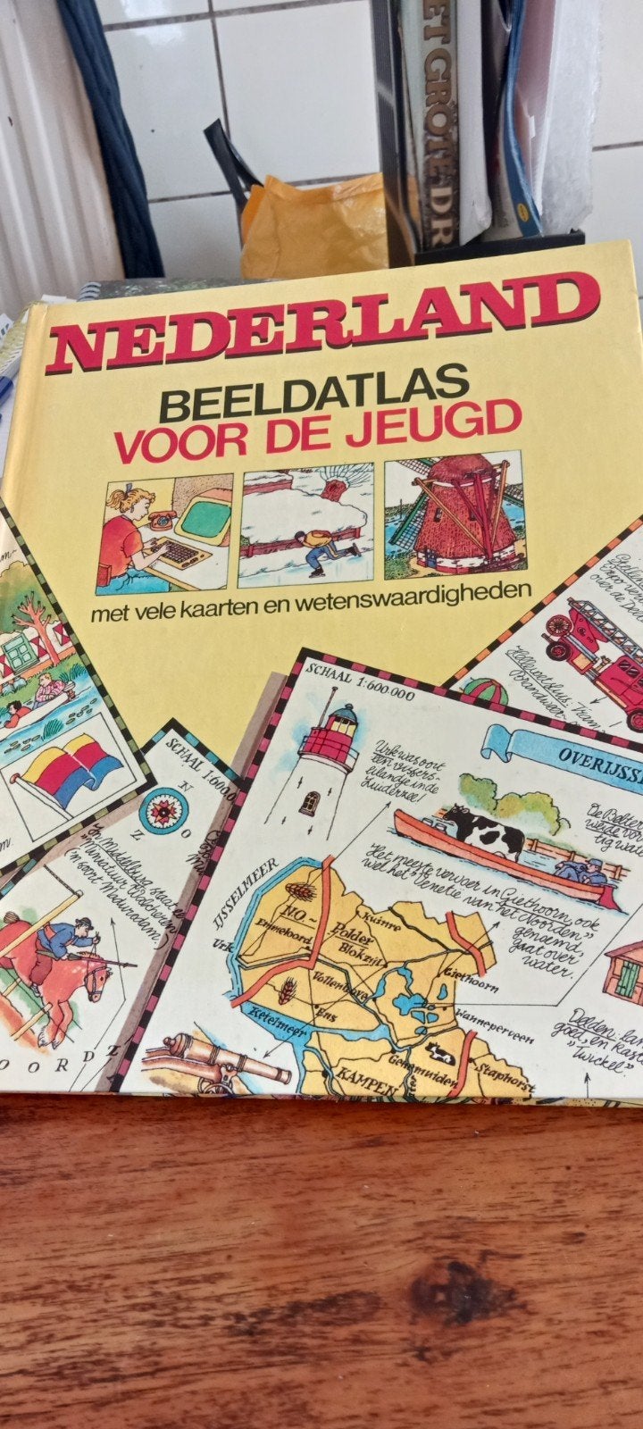 Nederland Beeldatlas voor de Jeugd - Met kaarten en weetjes, Onbekend, Non-fictie, Ophalen of Verzenden, Zo goed als nieuw