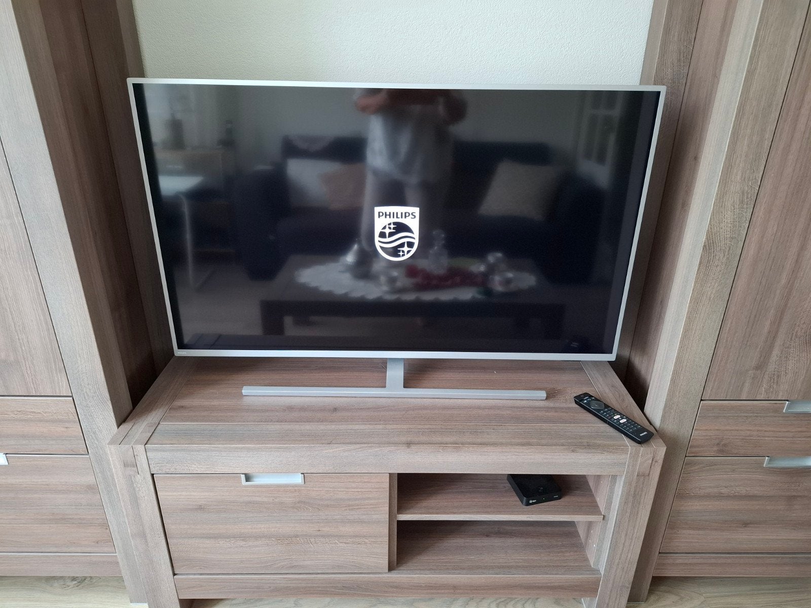 Philips  tv met ambilight, Huis en Inrichting, Ophalen