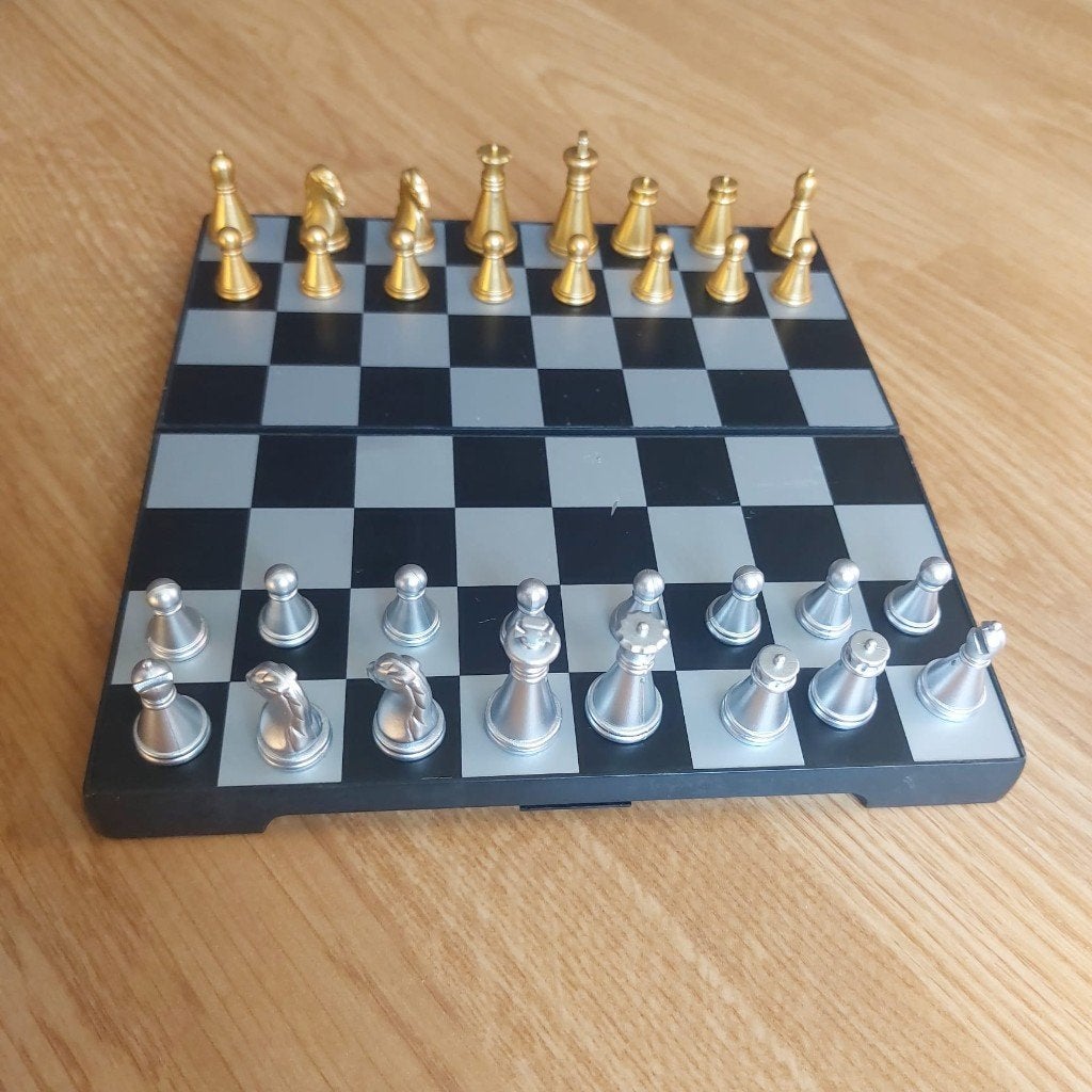 Opvouwbaar magnetisch schaakspel,goud/zilver schaakstukken, Ophalen of Verzenden, Gebruikt