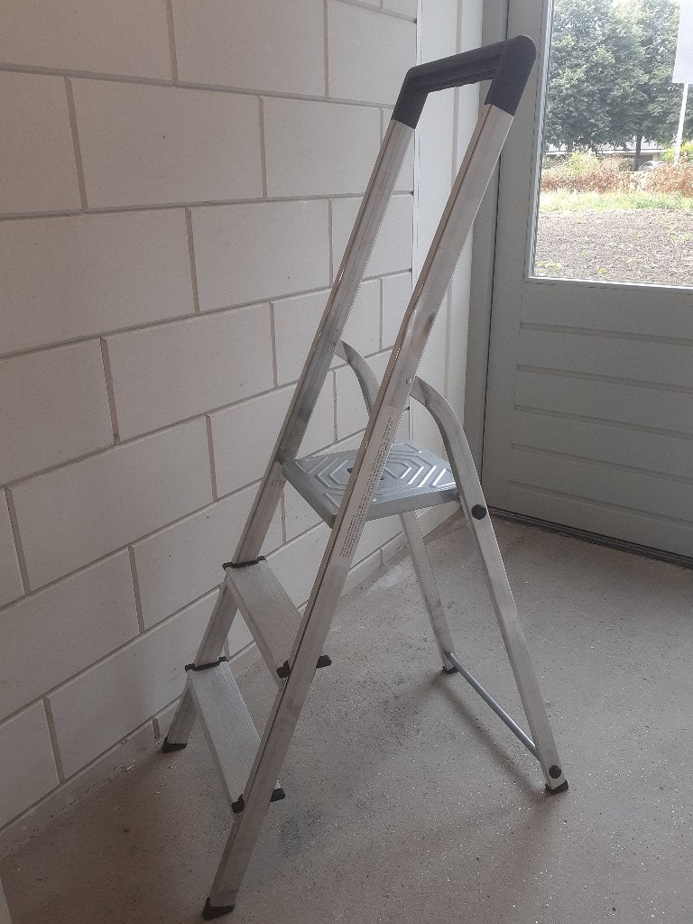 huishoudtrap 3 treeds inklapbaar, Doe-het-zelf en Verbouw, Ophalen, Zo goed als nieuw, Trap, Minder dan 2 meter