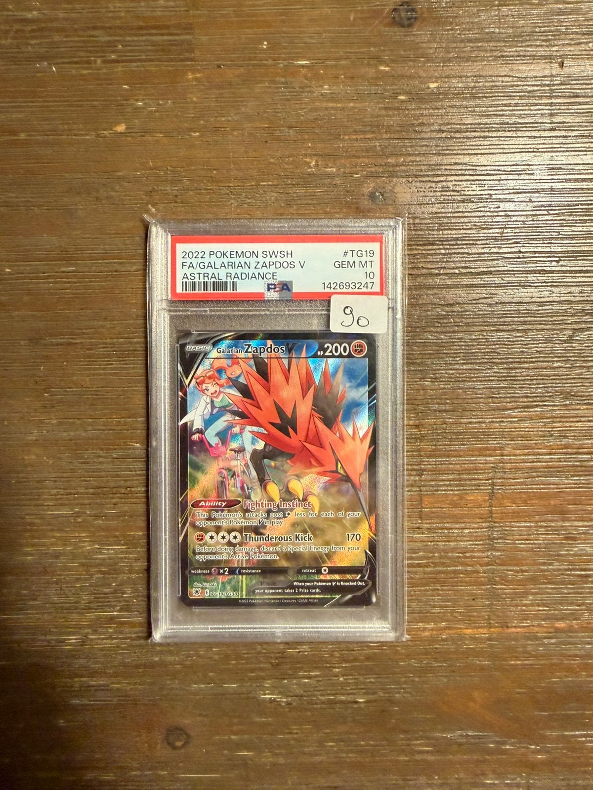 Galarian Zapdos V #TG19 Psa 10 - Astral Radiance, Hobby en Vrije tijd, Verzamelkaartspellen | Pokémon, Ophalen of Verzenden, Zo goed als nieuw