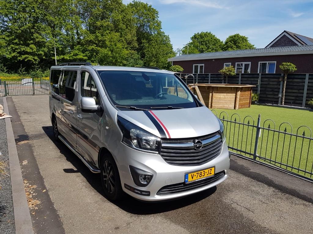 Te Koop Nette Opel Vivaro Biturbo 1.6  bouwjaar 2016 L2H1, Auto's, Bestelauto's, Voorwielaandrijving, Euro 5, Stof, 4 cilinders