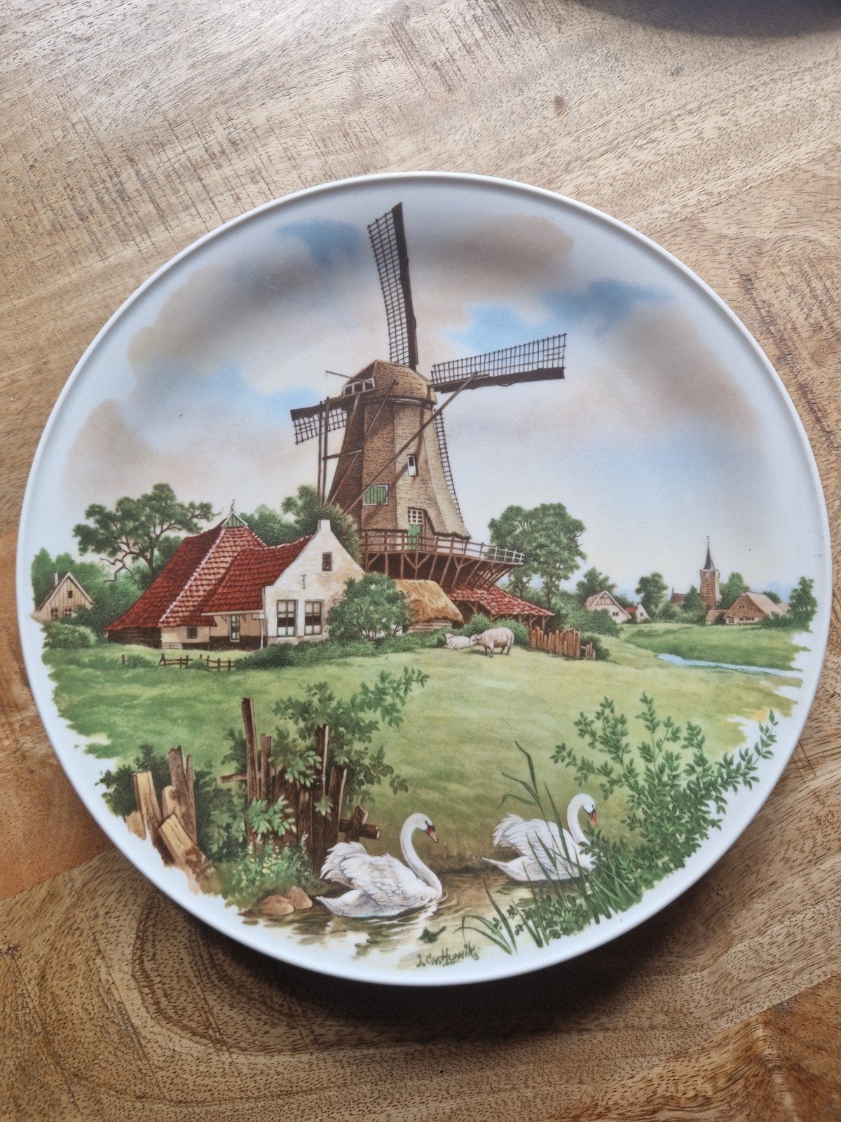 Decoratief bord met Hollandse molen en zwanen, Antiek en Kunst, Antiek | Wandborden en Tegels, Ophalen of Verzenden