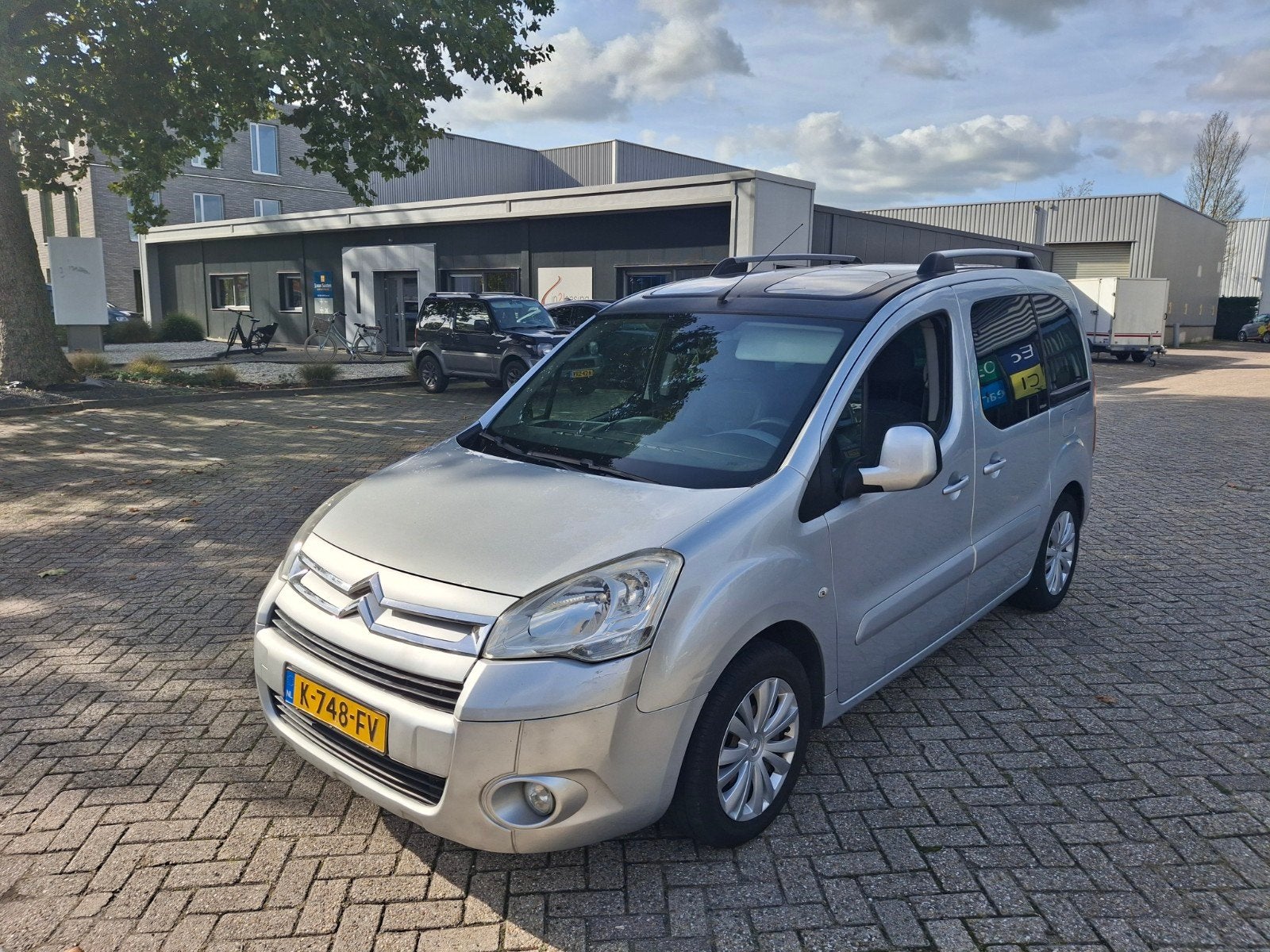 Citroën Berlingo multispace 1.6VTI benzine/ panodak, 4 cilinders, 14 km/l, Handgeschakeld, 1300 kg