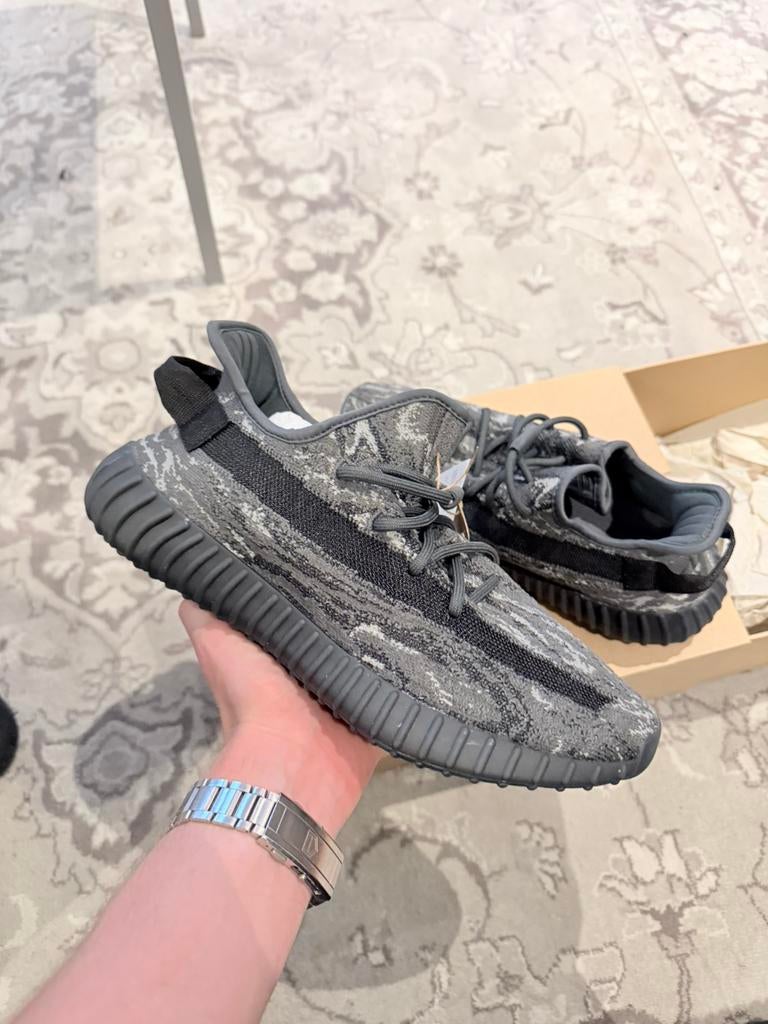 Adidas Yeezy Boost 350 V2 Mx grey maat  42 2/3, Ophalen of Verzenden, Zo goed als nieuw, Hardloopschoenen, Adidas