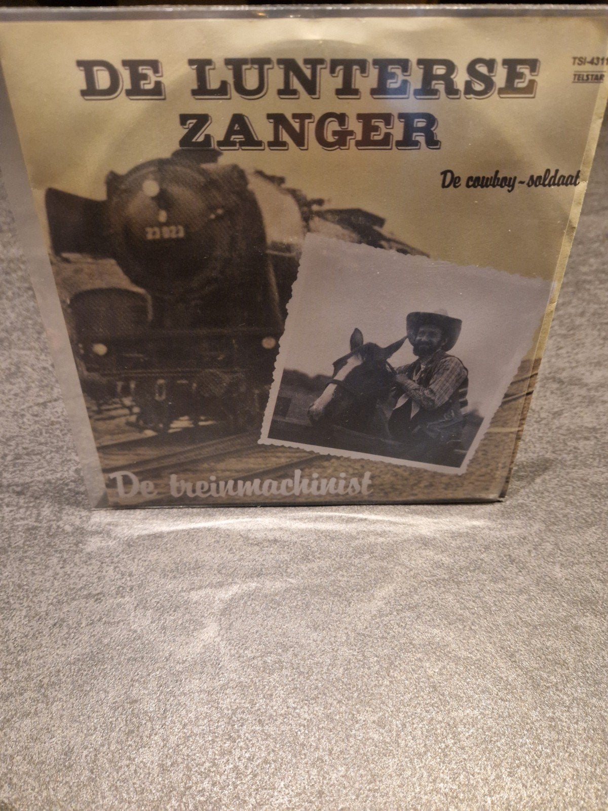 De Lunterse zanger - De treinmachinist, Ophalen of Verzenden, Zo goed als nieuw, Overige formaten, Levenslied of Smartlap