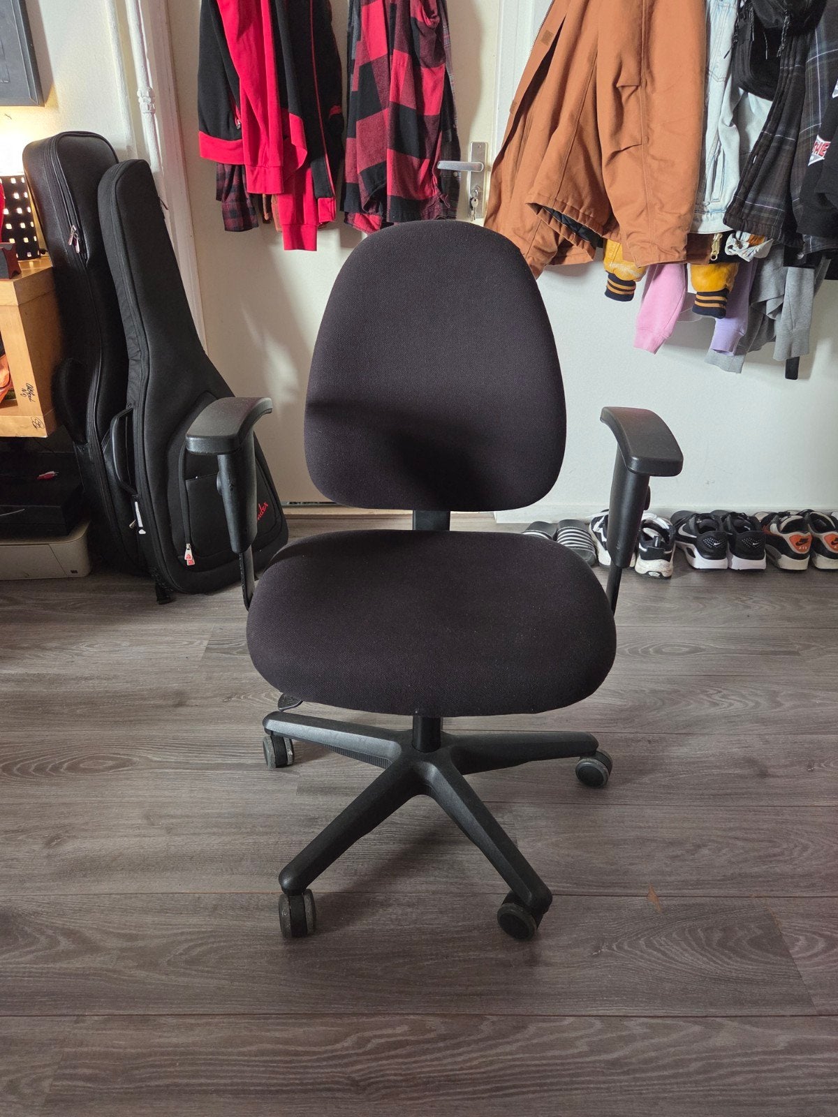 Ergonomische Bureaustoel gratis, Huis en Inrichting, Gebruikt, Zwart, Ophalen of Verzenden, Bureaustoel