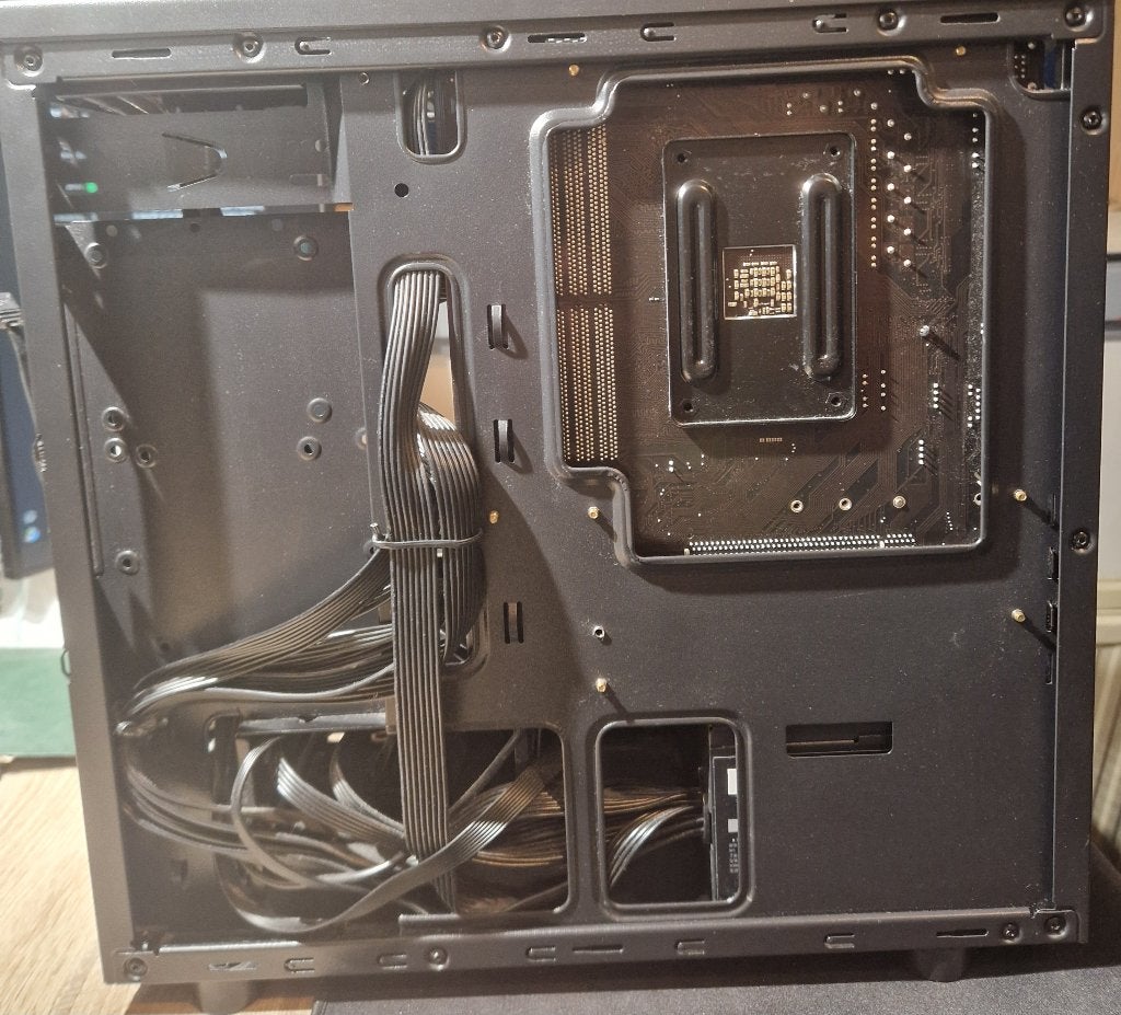 Foto 16 van Gaming PC Ryzen 5 3600 | RX 580 8GB | 16GB | Windows 11 Pro