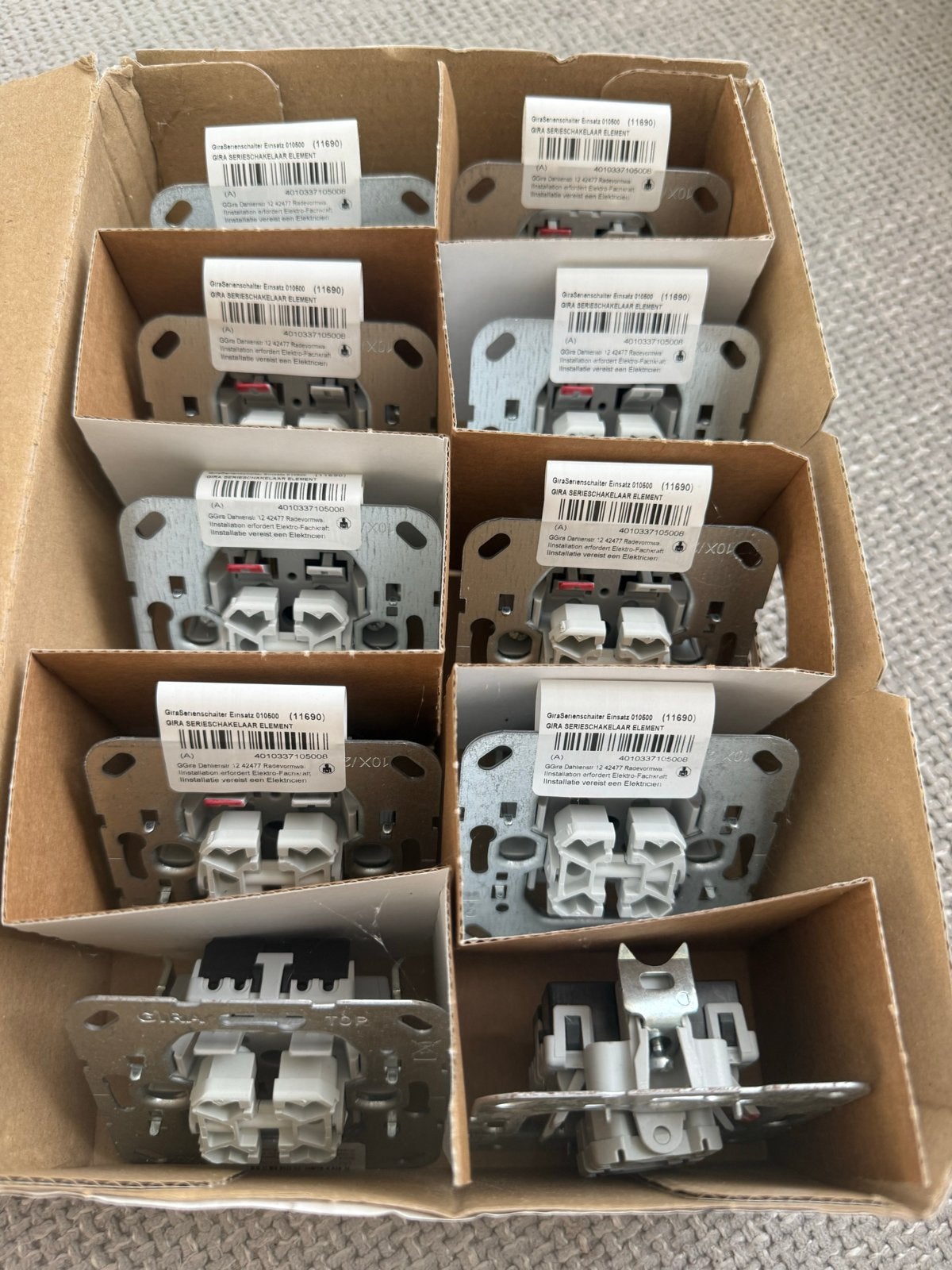 10x GIRA Inbouw basiselement serieschakelaar 010500, Doe-het-zelf en Verbouw, Elektra en Kabels, Ophalen of Verzenden, Nieuw, Gira