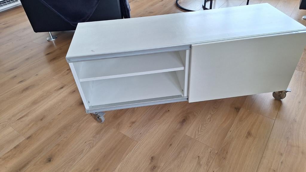 Ikea verrijdbare tv meubel audio, Ophalen, Gebruikt, 25 tot 50 cm, Minder dan 100 cm
