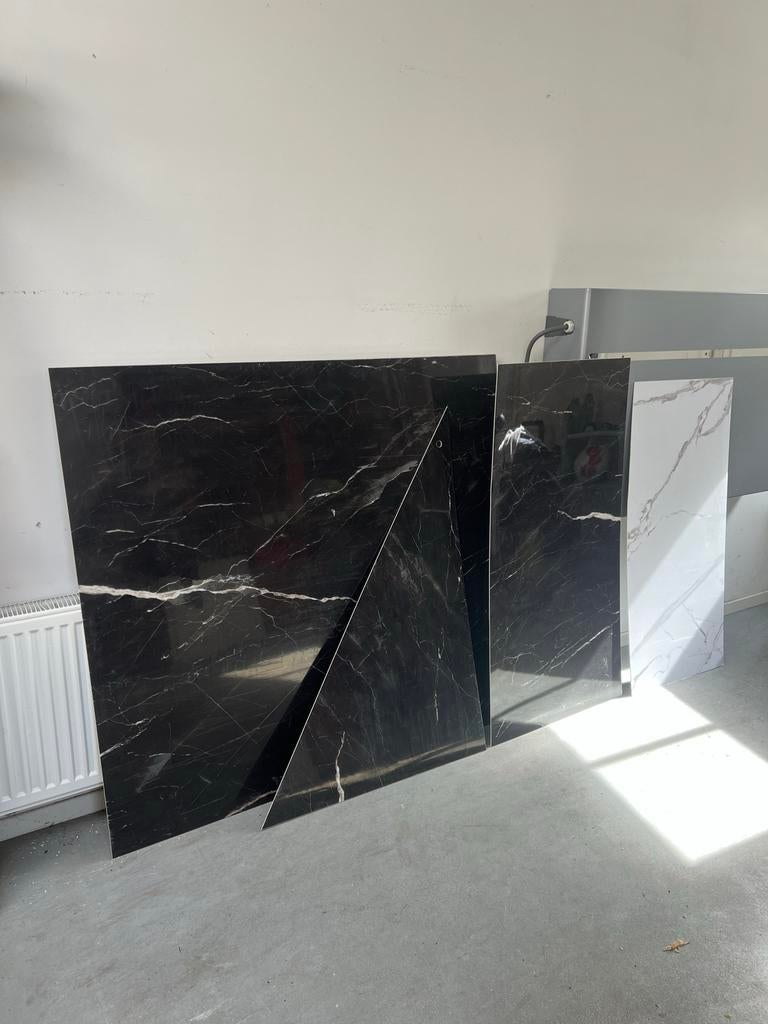 Diverse waterdichte pvc wandpanelen in zwart en wit marmer, Doe-het-zelf en Verbouw, Tegels, Ophalen, Wandtegels, Nieuw, Minder dan 5 m²