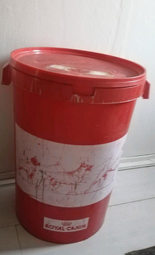 Grote voedselbewaaremmer circa 40 a 50L voor u huisdieren, Ophalen, Gebruikt, Kunststof