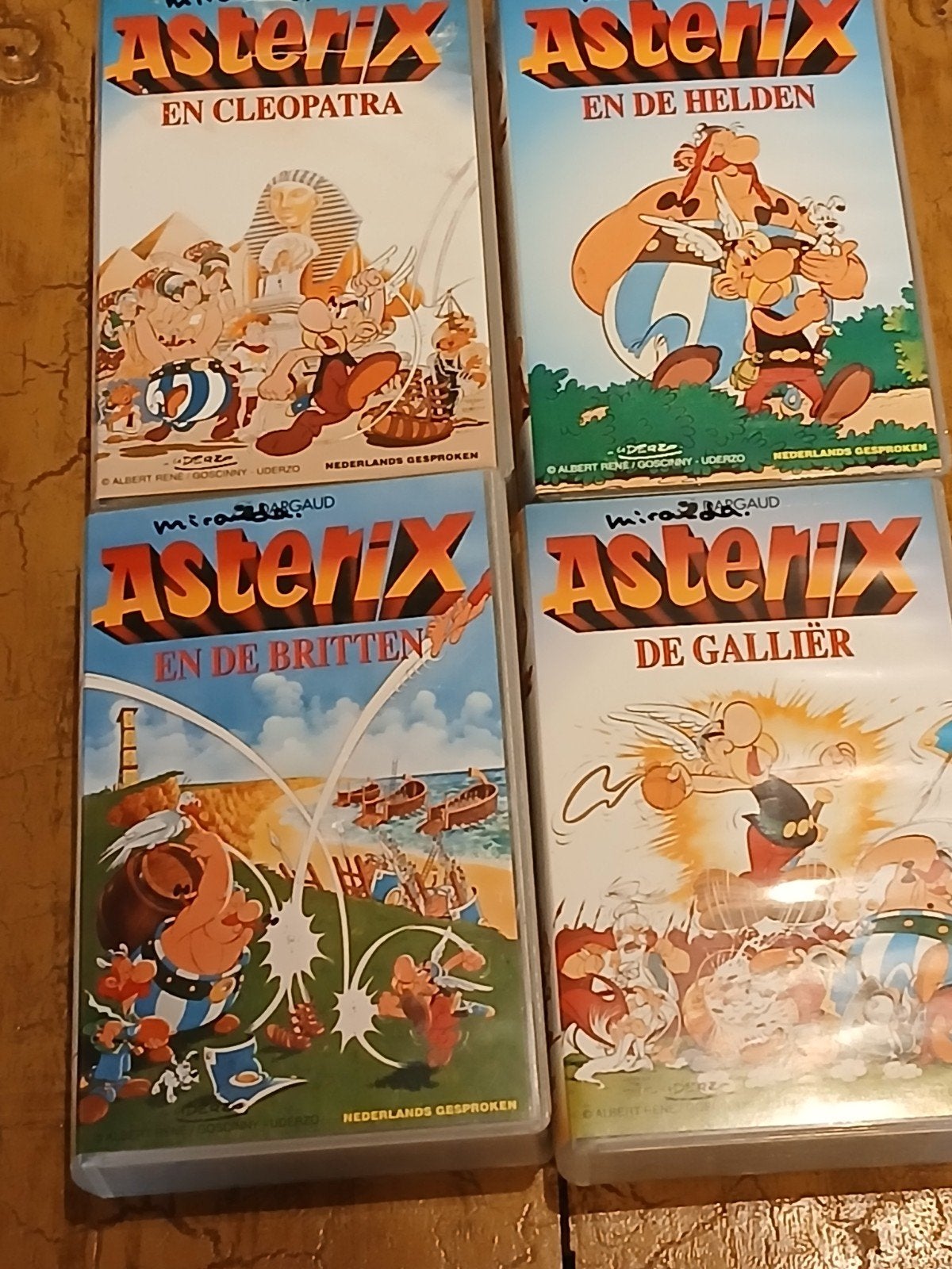 4 Asterix VHS-banden: Cleopatra, Helden, Britten, Galliër, Nederlands ondertiteld, Gebruikt, Alle leeftijden, Kinderfilm