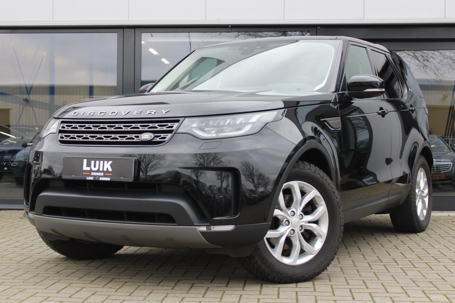 Land Rover Discovery 2.0 Sd4 HSE >>BROKEN ENGINE<< 16600 NET, Auto's, Automaat, Dealer onderhouden, Gebruikt, Zwart