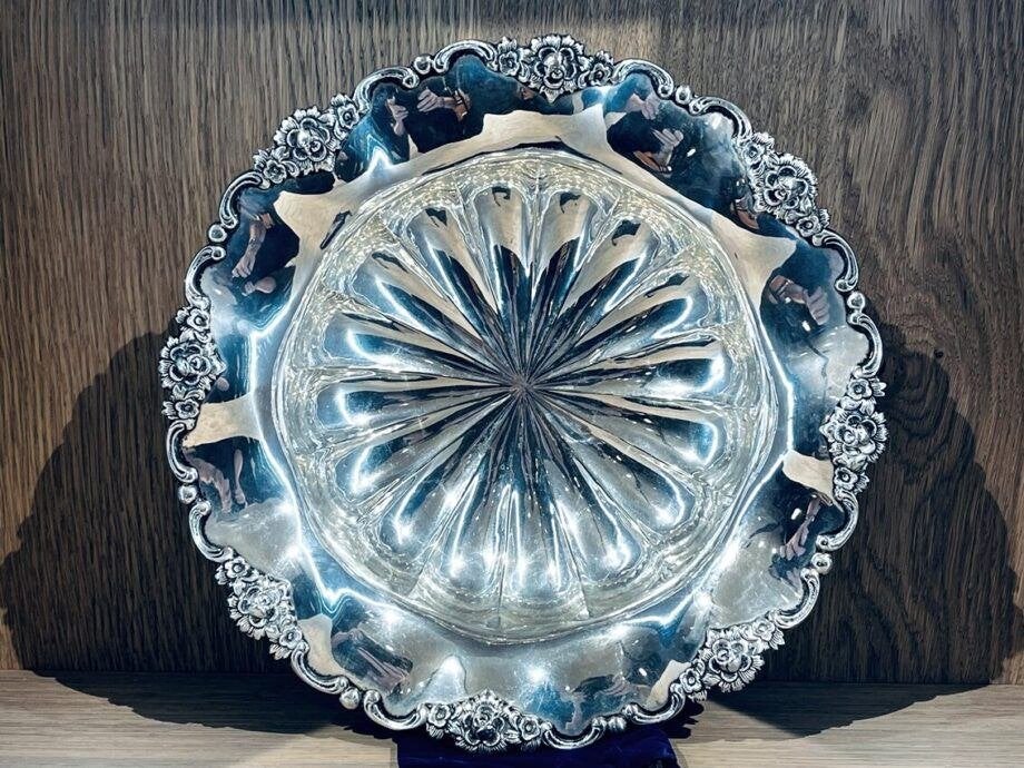 Prachtige Ronde Schaal Sierlijke Rand Floraal Decor 25 cm, Ophalen of Verzenden