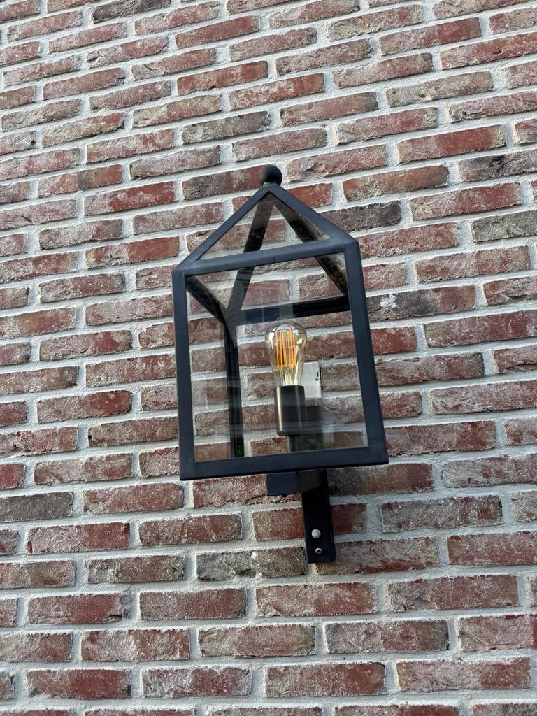 2x Stijlvolle zwarte buitenlamp - Klassiek design, Ophalen, Bloemendaal muurlamp, Info@activecontainers.nl, Zo goed als nieuw