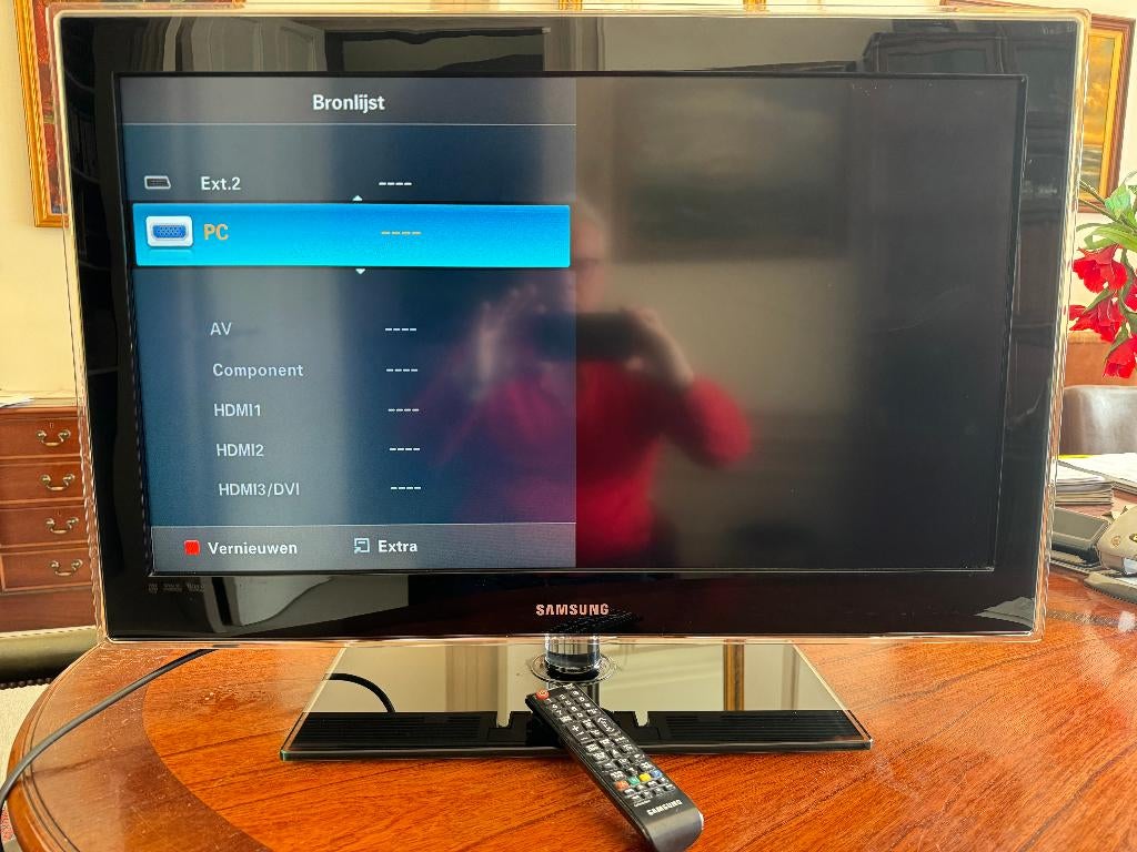 Samsung Design Televisie met Afstandsbediening, Ophalen, Gebruikt