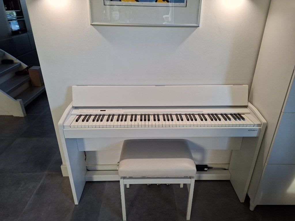 Roland F-140R Digitaal Piano - Wit, Zo goed als nieuw, Ophalen, Wit, Digitaal, Zo goed als nieuw