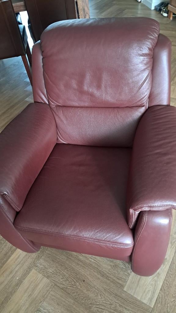 Bordeauxrode leren fauteuil gratis ophalen  liefst voor 15 m, Huis en Inrichting, Fauteuils, Ophalen of Verzenden