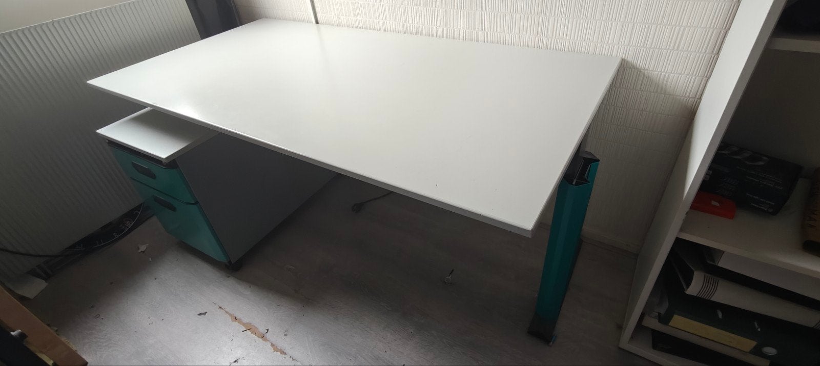 Stevig bureau met ladeblok - Ideaal voor thuiskantoor, Ophalen, Met lades, Gebruikt, Spaanplaat of MDF