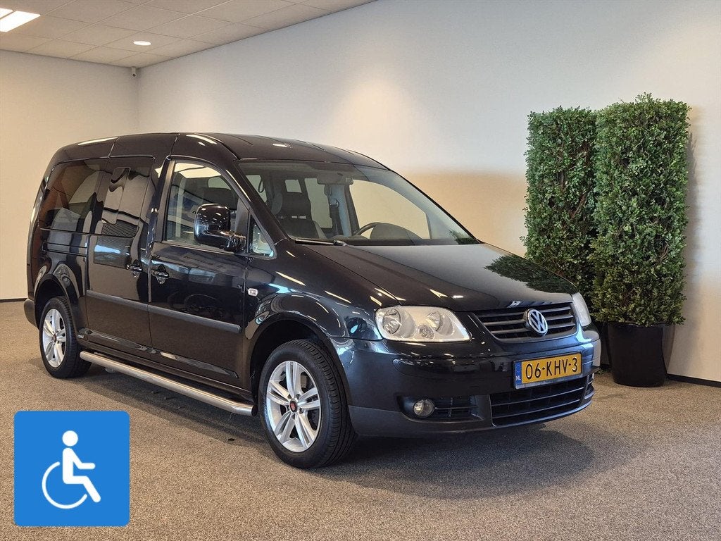 Volkswagen Caddy Maxi Rolstoelauto 5+1, Auto's, Voorwielaandrijving, Gebruikt, Zwart, Handgeschakeld