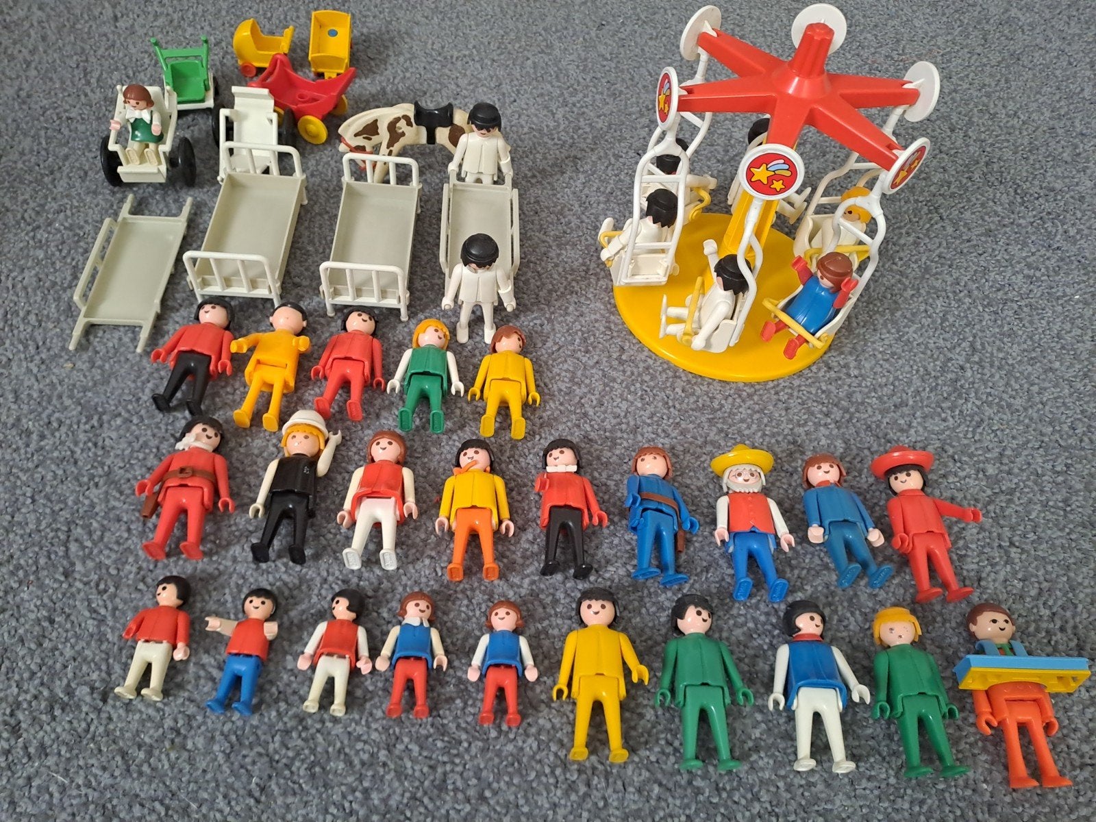 33 Playmobil poppetjes en zweefmolen. Vintage, Ophalen, Gebruikt